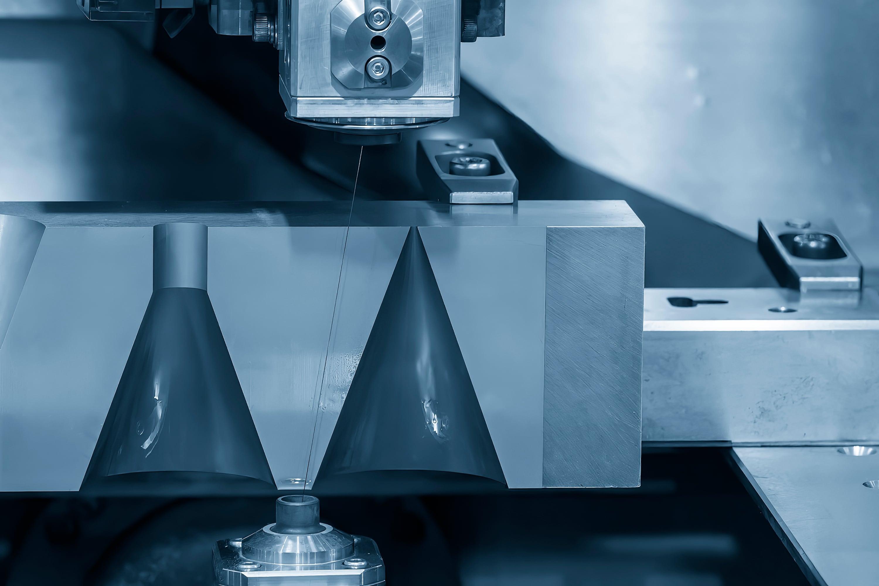 Umformwerkzeug in der CNC-Fertigung bei DE-JO CNC Technik in Kenzingen